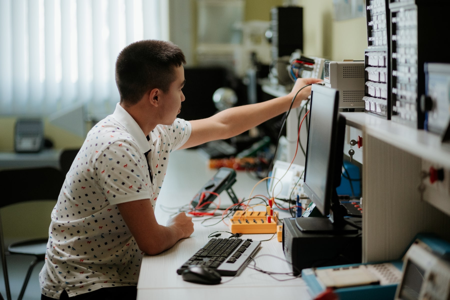 engineering lab-student-min